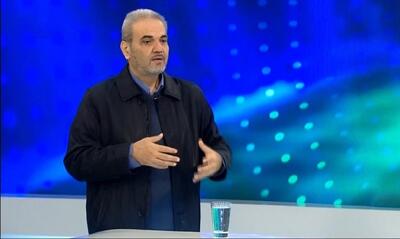 آوازخوانی جواد خیابانی به تقلید از آهنگ ساسی مانکن در برنامه زنده تلویزیون