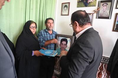 دیدار استاندار گلستان با خانواده شهید مرزبانی در روستای قرق آق‌قمیش