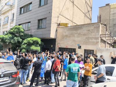 لیدر استقلال بالاخواه حسینی درآمد، هواداران اعتراض کردند - پارس فوتبال