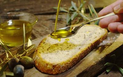روغن زیتون در صبحانه؛ راز کاهش التهاب و بهبود عملکرد مغز