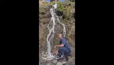 اجرای احساسی پرواز همای در جوار آبشار گنجنامه؛ وقتی صدای دلنشین، زیبایی طبیعت و آرامش با هم آمیخته می‌شود
