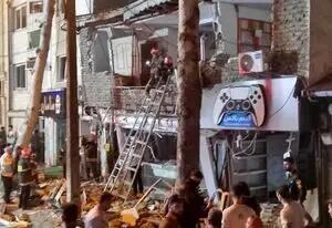 ۱۷ مصدوم در پی انفجار دو واحد تجاری رشت
