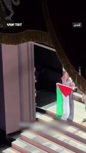 ببینید؛ جنجال اهتزاز پرچم فلسطین در رویال اپرای لندن