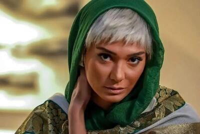 ژست عجیب مینا وحید بازیگر زن مشهور کشورمان کنار حیوان‌خانگی‌اش