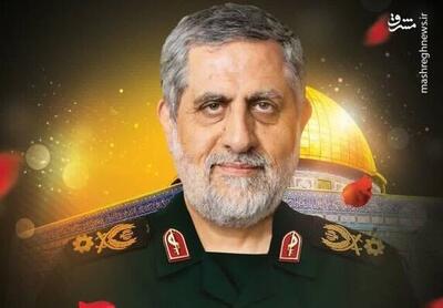 تصویر حاج رمضان در دست رزمنده فلسطینی