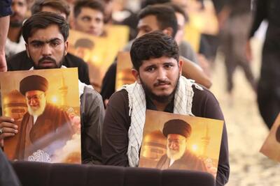 تجدید بیعت دانشجویان پاکستانی با رهبر انقلاب در مراسم یوم حسین(ع)+ عکس