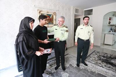 دیدار جانشین معاون هماهنگ کننده فراجا با خانواده شهید روئین‌تن