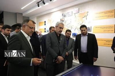 بازدید وزیر اقتصاد از نمایشگاه بین‌المللی مبارزه با پولشویی و تأمین مالی تروریسم