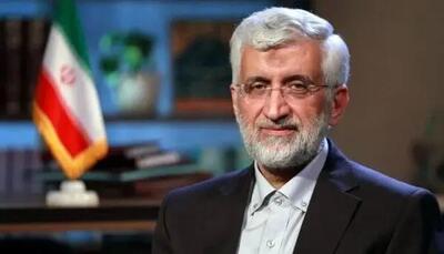 تصویر بوسه سعید جلیلی بر لباس نظامی شهید سردار سلامی