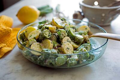 طرز تهیه سالاد بامیه و سیب‌ زمینی