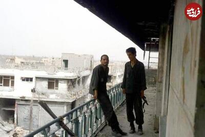 عکس/ چهره جوان سردار صفوی و شهید حسن باقری ۴۴ سال پیش در میان ویرانه‌های خرمشهر | اقتصاد24