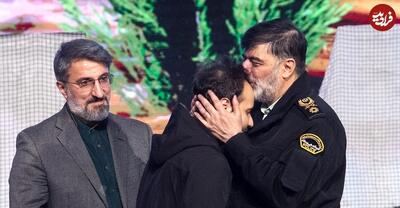 عکس/ چهره خندان سردار رادان در حال بوسه زدن بر پیشانی پسر سردار سلیمانی | اقتصاد24