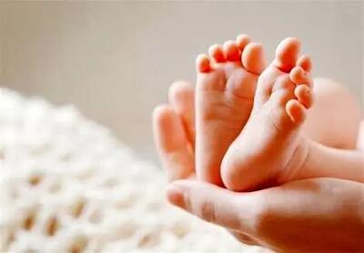 یک مادر آبادانی نوزاد سنگین وزن به دنیا آورد