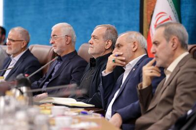 پزشکیان: تفویض اختیار به استانداران را رها نمی‌کنیم؛ هر استاندار رئیس جمهور استان خود باشد