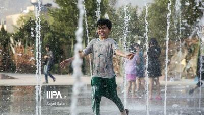 گزارش تصویری/  پارک آب و آتش؛ پناهگاه کودکان در موج گرمای تهران
