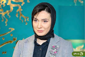 ژست عجیب مینا وحید کنار حیوان‌ خانگی‌ اش/ ویدئو
