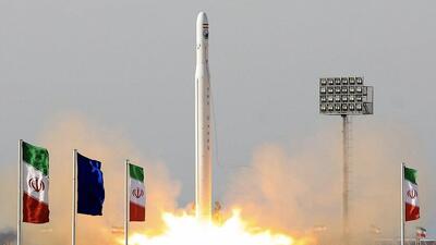 موشک فضایی سه مرحله ایران پرتاب شد