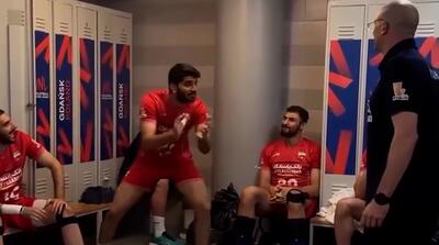 بازیکن والیبال این گونه ادای پیاتزا را درآورد!