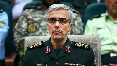 تصاویر منتشرنشده شهید باقری در بازدید از مرکز اسناد سپاه + فیلم