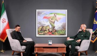 روح‌الامین اثرش را به فرمانده هوافضای سپاه پاسداران انقلاب اسلامی تقدیم کرد