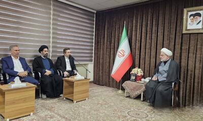 رئیس سازمان ثبت اسناد و املاک کشور با نماینده ولی‌فقیه در استان کردستان دیدار کرد/ اهدای ۱۵۰ سند مالکیت املاک کمیته امداد امام خمینی (ره)