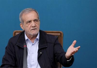 کسی نباید با مشکل زندگی کند و حاکمیت بی‌خبر باشد