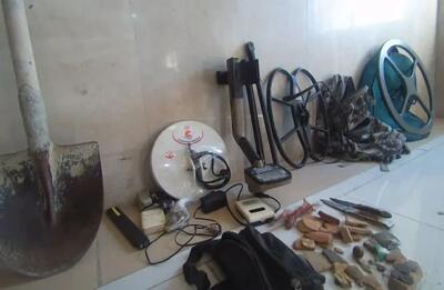 کشف سکه و سفالینه از سه حفار غیرمجاز در مهدیشهر
