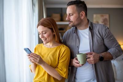 توهم خیانت همسر؛ نشانه ها، دلایل و راه های درمان | آخرین خبر